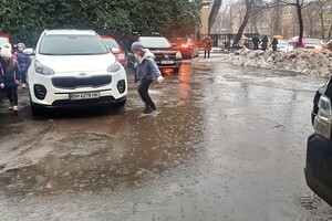 Почти как в Венеции: дождь и тающий снег затопили улицы Одессы фото 6