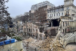 На Деволановском спуске рухнуло старинное здание: там жили люди (обновлено) фото