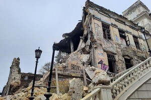 На Деволановском спуске рухнуло старинное здание: там жили люди (обновлено) фото 3