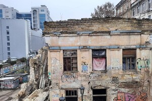 На Деволановском спуске рухнуло старинное здание: там жили люди (обновлено) фото 4