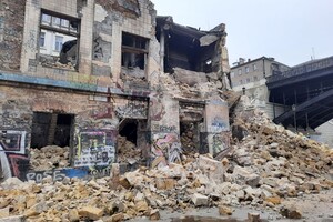 На Деволановском спуске рухнуло старинное здание: там жили люди (обновлено) фото 5