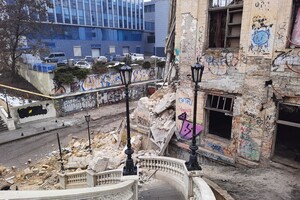 На Деволановском спуске рухнуло старинное здание: там жили люди (обновлено) фото 6