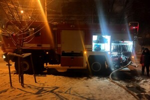Грелась у электрообогревателя: на пожаре в центре Одессы погибла женщина фото