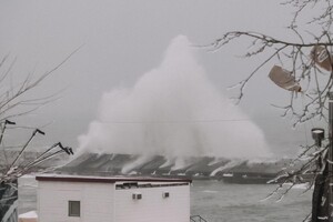 Полюбуйся стихией: на побережье Одессы обрушился сильный шторм  фото 4