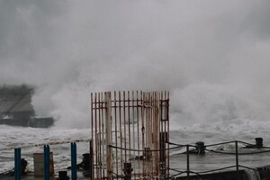 Полюбуйся стихией: на побережье Одессы обрушился сильный шторм  фото 5