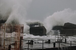 Полюбуйся стихией: на побережье Одессы обрушился сильный шторм  фото 6