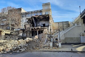 Восстановлению не подлежит: на Деволановском спуске разбирают руины завода фото 2