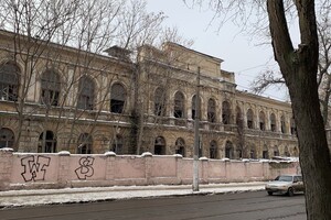 Еще одна потеря: в центре Одессы рухнула стена старинного завода(обновлено) фото 2