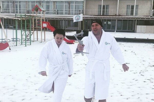 Зима не напугала: одесситы продолжают купаться в Черном море фото 5