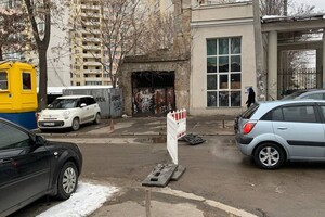 Меняй маршрут: в центре Одессы из-за коммунальной аварии перекрыли улицу фото 1