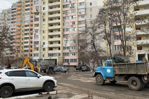 Меняй маршрут: в центре Одессы из-за коммунальной аварии перекрыли улицу фото 3