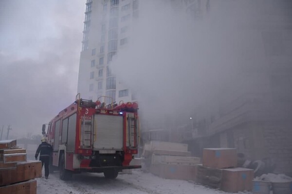 В Одессе горел недостроенный ЖК &quot;Аквамарин&quot;: погиб человек фото 1