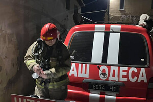 Больше 600 квадратных метров: под Одессой загорелось здание СТО и отеля фото 5