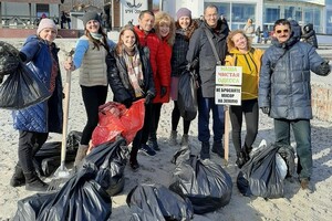 Ради чистого города: на одесских пляжах организовали уборку мусора фото 4