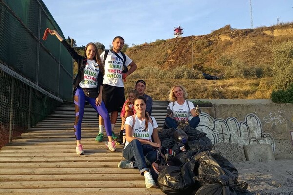 Ради чистого города: на одесских пляжах организовали уборку мусора фото 5