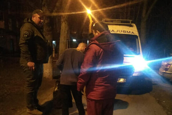 Сюрприз на 8 марта: по Черноморску разгуливал обнаженный мужчина фото 1