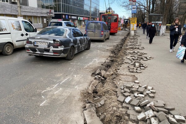 Забыли про велодорожку: ремонт одесской улицы начали с нарушениями фото 3