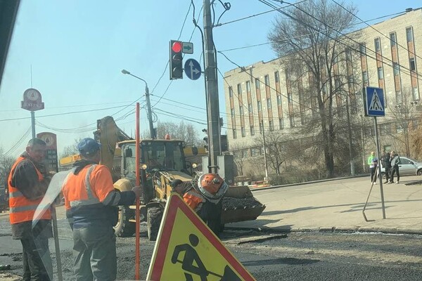 Без пробки не обошлось: на Балковской начали ремонт дороги фото