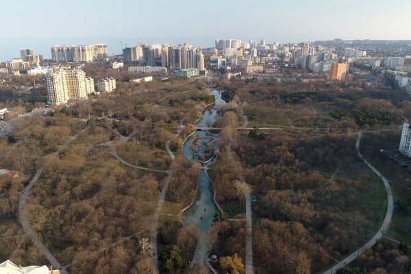 С высоты птичьего полета: смотри, как выглядит весенний парк Победы фото