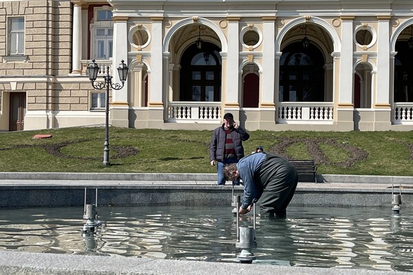 Весеннее настроение: в Одессе запустили фонтаны фото 5