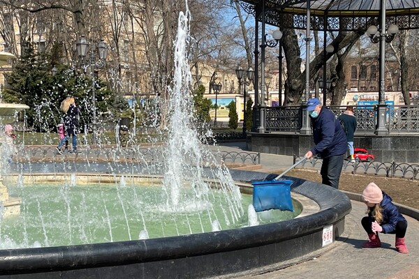 Весеннее настроение: в Одессе запустили фонтаны фото 8