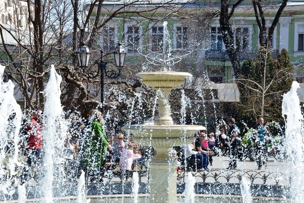 Весеннее настроение: в Одессе запустили фонтаны фото 15
