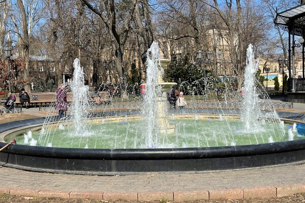 Весеннее настроение: в Одессе запустили фонтаны фото 16
