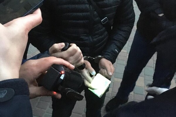 Распространяла порно: в Одессе полицейский за деньги обещал закрыть уголовное дело  фото 3