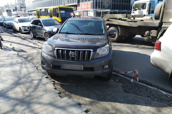 Я паркуюсь как: свежая фотоподборка наглых водителей в Одессе фото 10