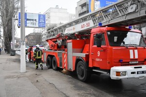 В центре Одессы горит жилой комплекс &quot;Апельсин&quot;: что известно (обновлено) фото 7