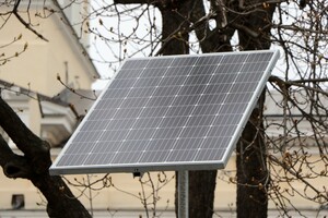 С Wi-Fi и солнечными батареями: в Одессе установили необычные мусорные баки фото 2