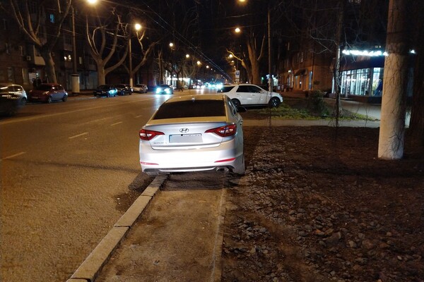 Я паркуюсь как: свежая фотоподборка наглых водителей в Одессе фото 11