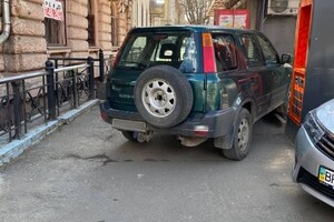 Я паркуюсь как: свежая фотоподборка наглых водителей в Одессе фото 13