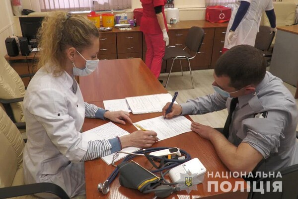 Борьба с Covid-19: в Одесской области массово вакцинируют спасателей и полицейских фото 3
