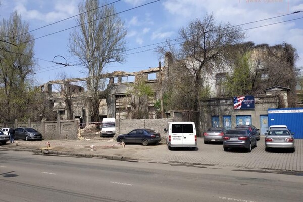 Новое место для стройки: на Приморской незаконно сносят остатки завода фото