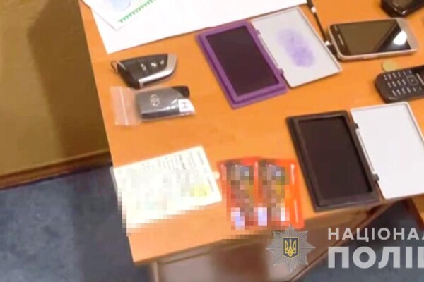 Страшно продавать: в Одессе двое мужчин рассчитались за машину фальшивками  фото 2