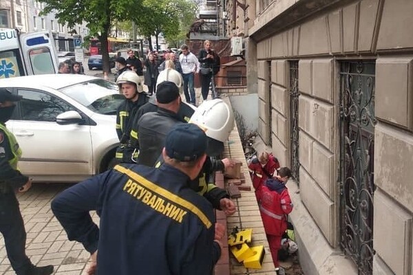 &quot;Героиня дня&quot;: в центре Одессы женщина сбила парковщика фото