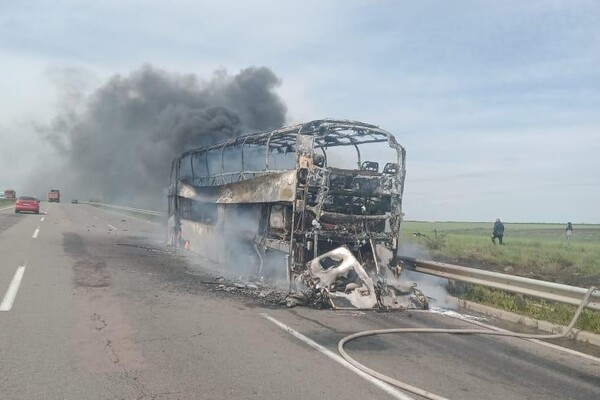 На трассе Киев-Одесса загорелся автобус: что с пассажирами (обновлено) фото