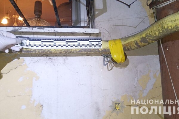 &quot;Веселая&quot; ночь: в центре Одессы к двери дома примотали гранату (обновлено) фото 2