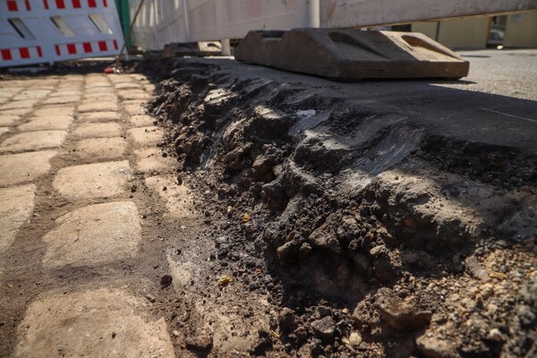 Достали старинную брусчатку: как проходит ремонт переулка рядом с Дерибасовской фото 6