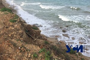 Опасное место: на одесском побережье снова обвалился склон фото 3
