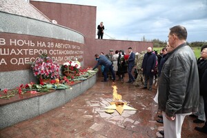 Под Одессой перезахоронили останки воинов: пятеро из них были моряками фото 2