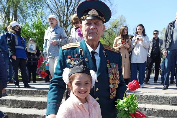 Автопробег, оркестр и драка на Аллее Славы: как проходит 9 мая в Одессе (обновлено) фото 1