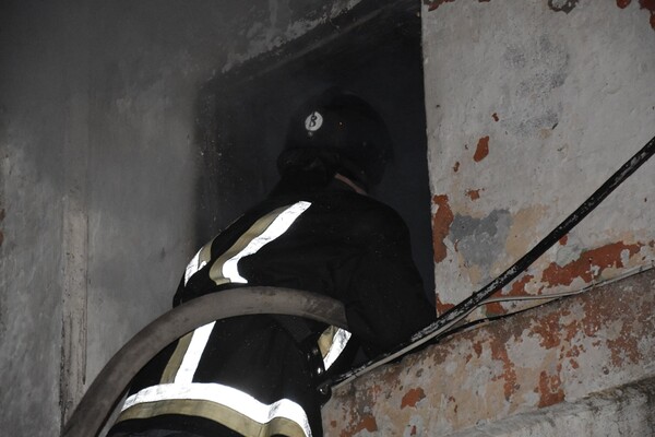 На Еврейском кладбище в Одессе тушили пожар: погибла женщина фото 1
