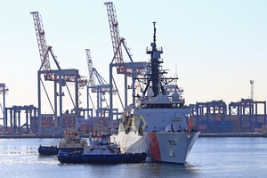 Есть на что посмотреть: в Одесский порт зашел американский корабль фото
