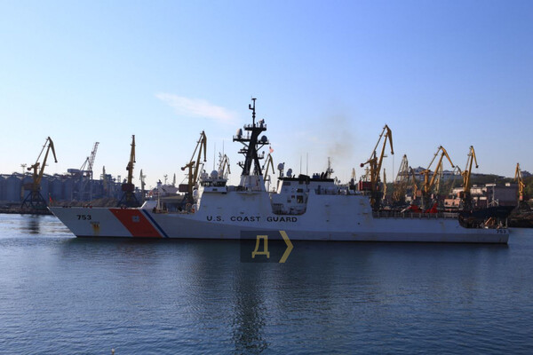 Есть на что посмотреть: в Одесский порт зашел американский корабль фото 5