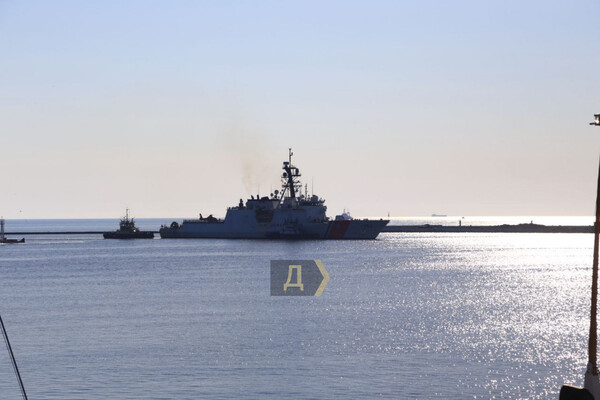 Есть на что посмотреть: в Одесский порт зашел американский корабль фото 2