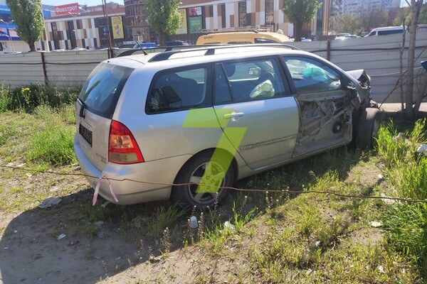 Пьяный и без прав: в Одессе водитель повредил 9 авто, пытаясь убежать от копов фото 2