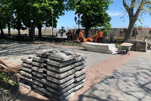 В Одессе начали ремонтировать Приморский бульвар: что там заменят  фото 2