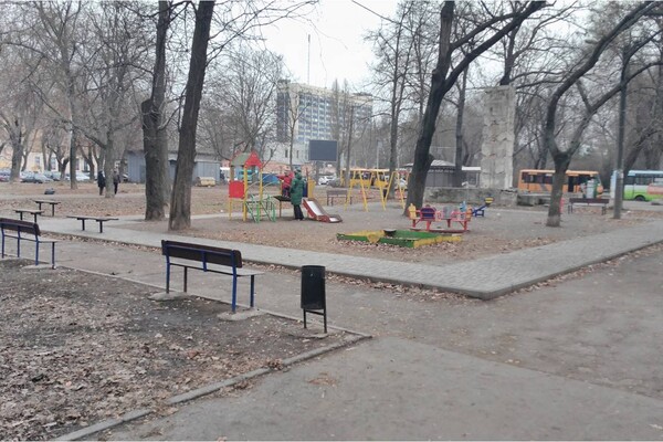С фонтаном и скульптурами: в центре Одессы реконструируют сквер фото 1